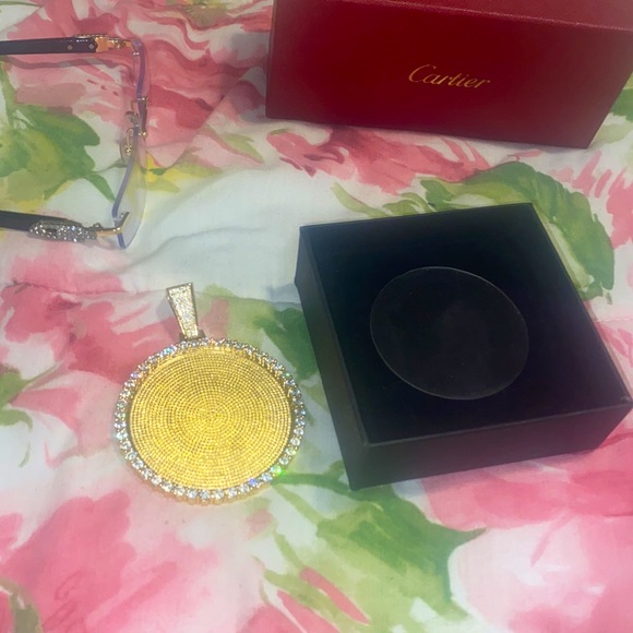 Gold Picture Charm With Clear Cover (NICE)